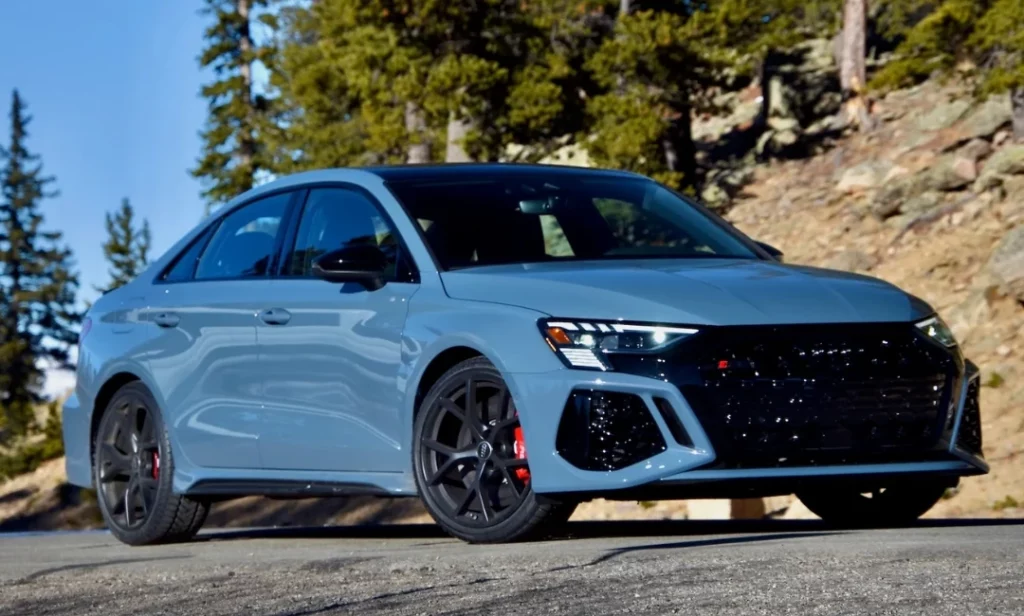 Features of the Audi RS3 2022 Sedan Mod